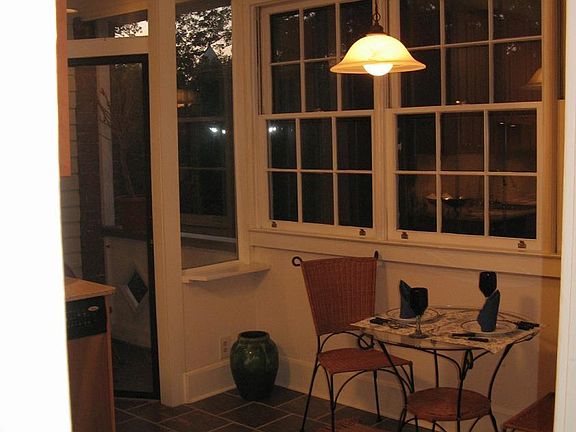 Kitchen - breakfast area