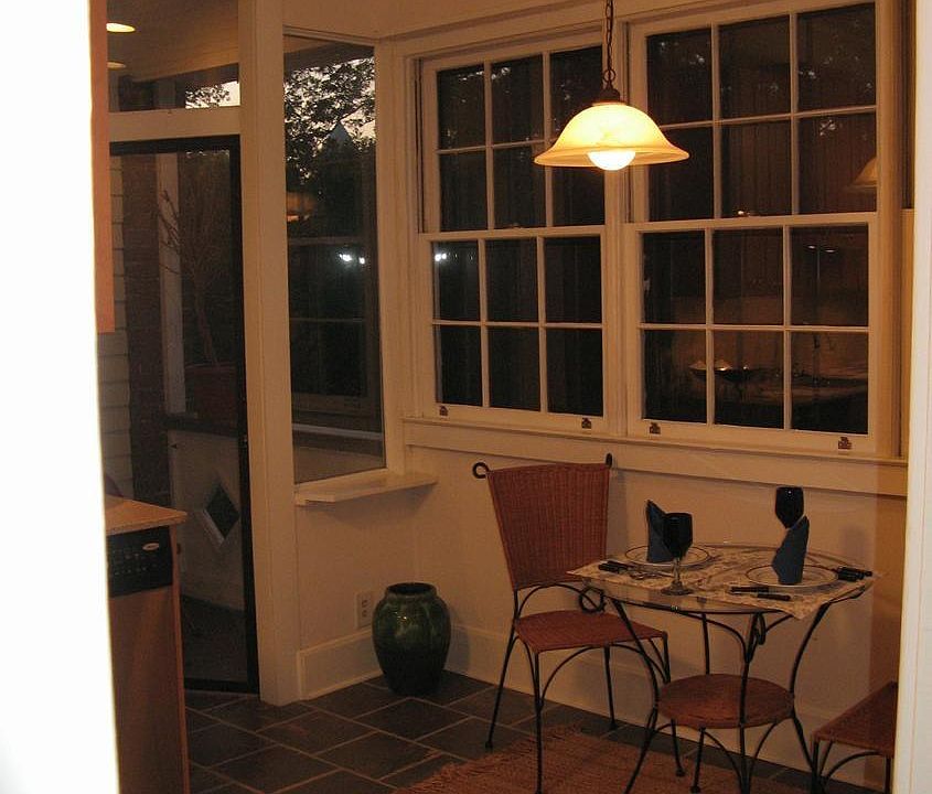 Kitchen - breakfast area