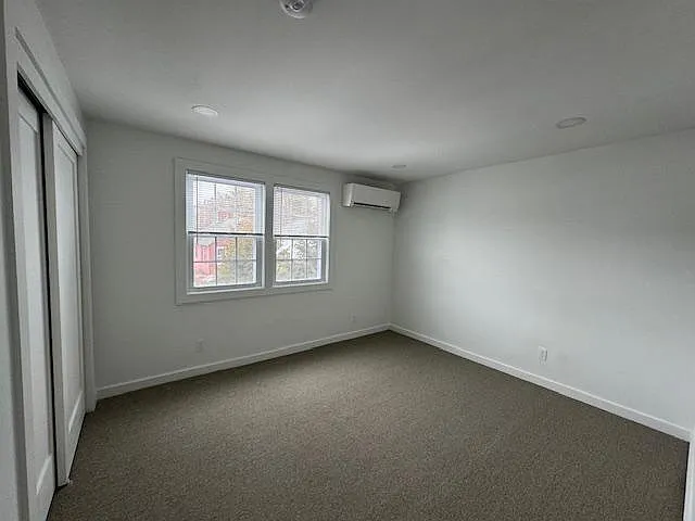 780 Farmington Ave #201 — Photo 6
