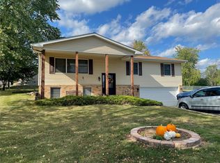 39 Pebblestone Ct, Troy, MO 63379