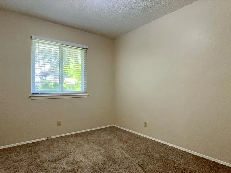 1213 Kenyon Dr — Photo 12
