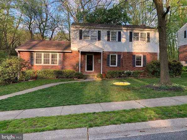 806 N Country Club Dr, Newark, DE 19711