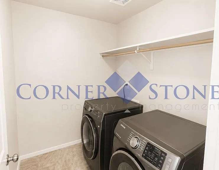 657 N Manship Ave — Photo 23