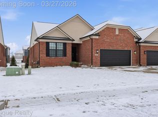 55638 Oak Pointe Dr, Utica, MI