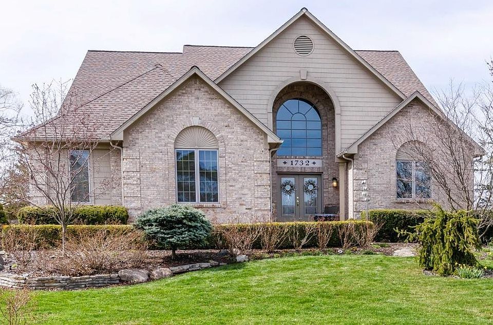 1st image of 1732 Stonebridge Dr S #44