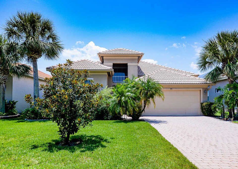 1st image of 320 NW Somerset Cir