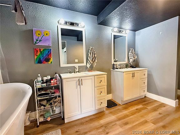 4th image of 876 Malibu Rd