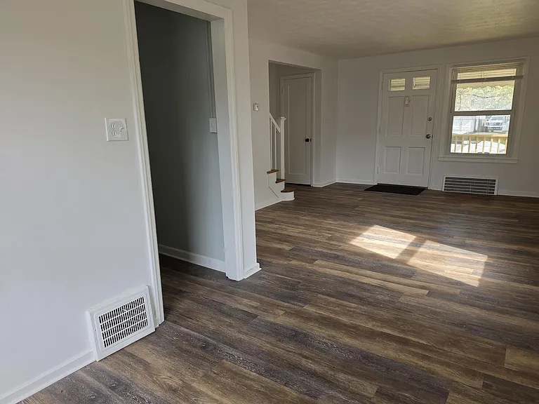 21610 Crystal Ave — Photo 3