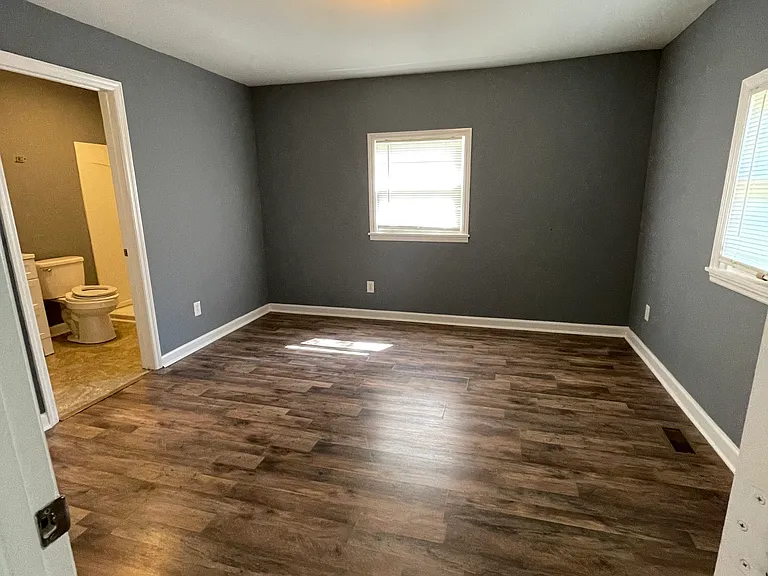 528 Homewood Ave — Photo 6