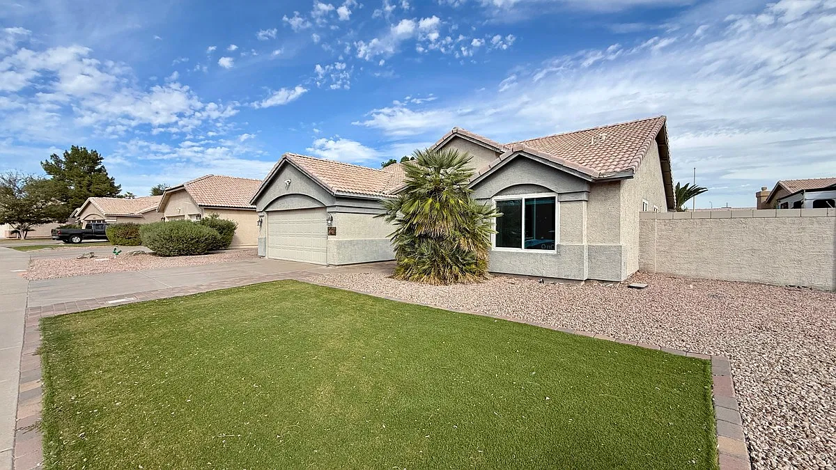 3 bed, 2.0 bath, 1620 sqft, $2,450 — Photo 2