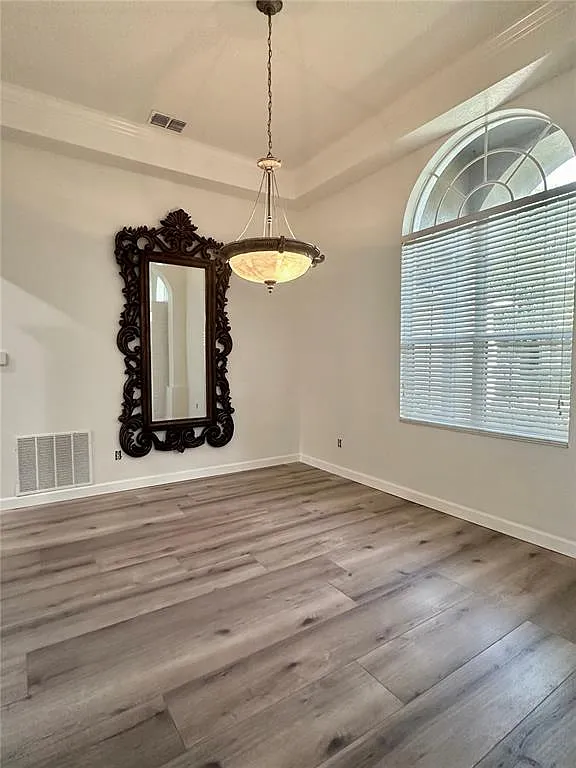 3 bed, 2.0 bath, 1981 sqft, $3,500 — Photo 4