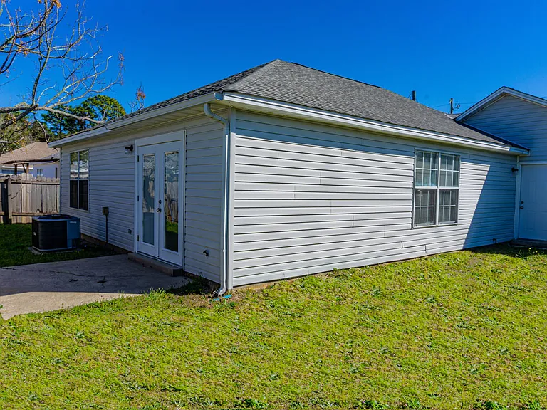 914 Christen Ct — Photo 14