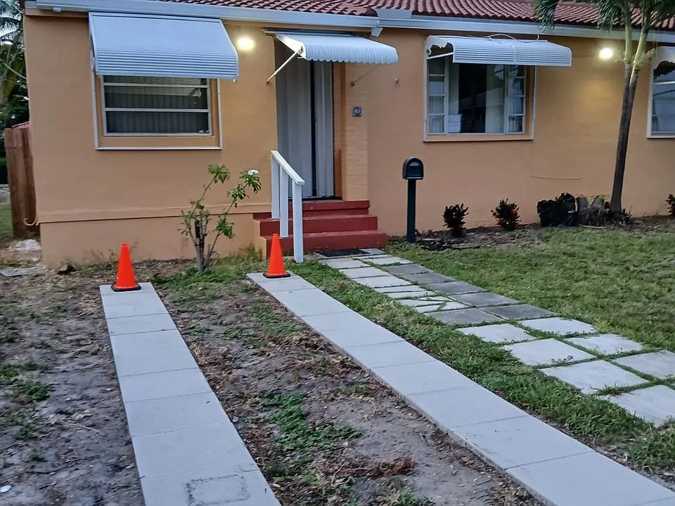 1st image of 1 N Melrose Dr