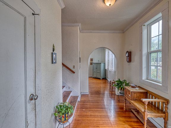5th image of 218 W LEONA ST