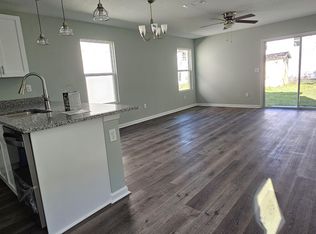 1247 Pangola Dr, Jacksonville, FL 32205