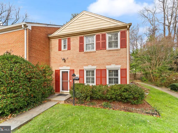 9710 Cardinal Rd, Fairfax, VA 22030