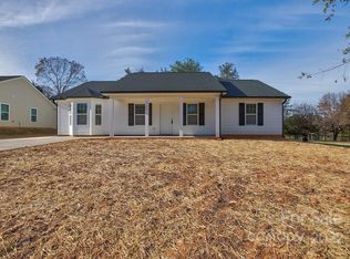 105 Ace Ave, Dallas, NC 28034