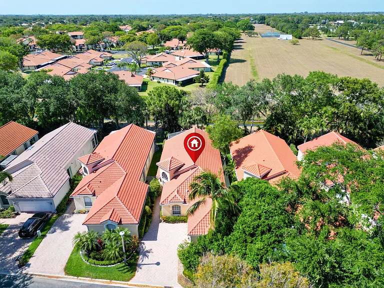 5279 Brookview Dr — Photo 37