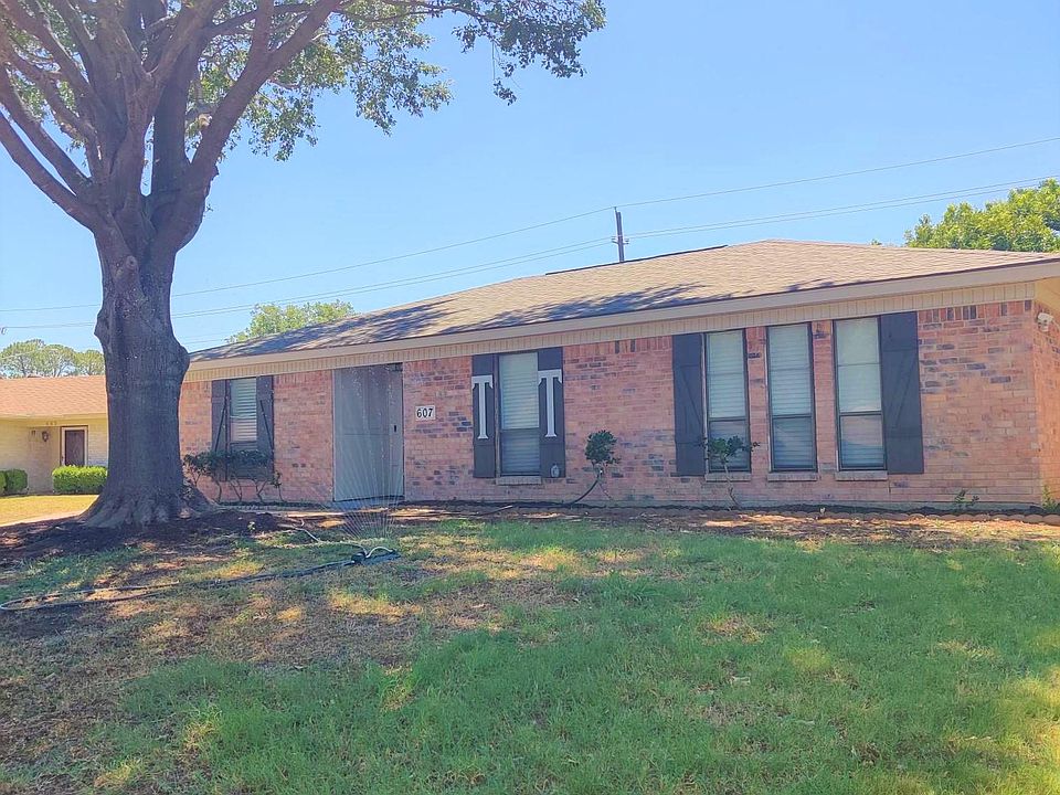 1st image of 607 Dogwood Cir