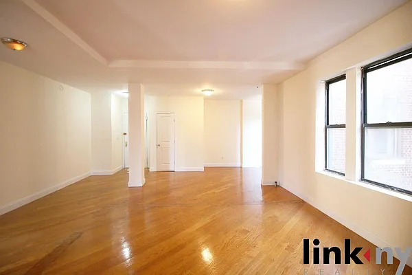 Rented by Link NY Realty | media 4