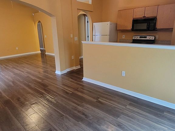 5th image of 5712 S English Oak Dr