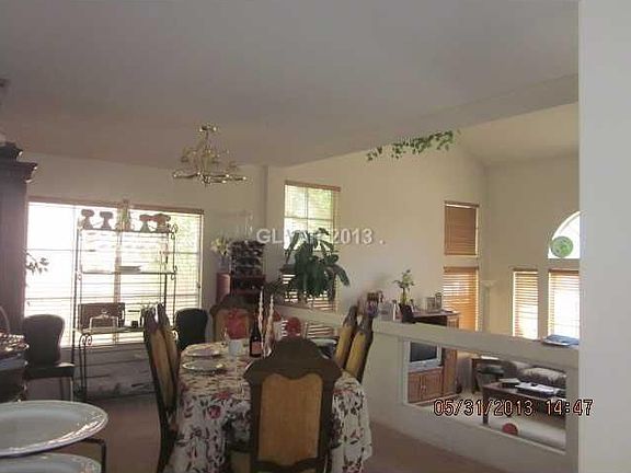 4th image of 6 Oak Hollow Ct