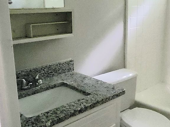 5th image of 511 W Buena Vista Ave #511