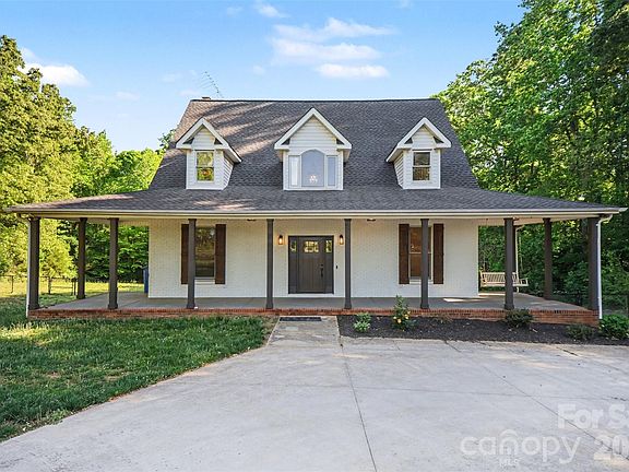 4th image of 6285 Ridge Rd
