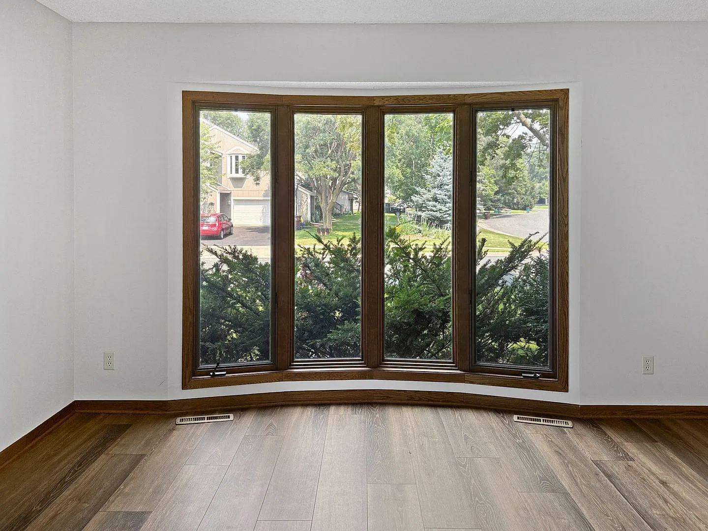6 bed, 3.0 bath, 3155 sqft, $2,945 — Photo 3