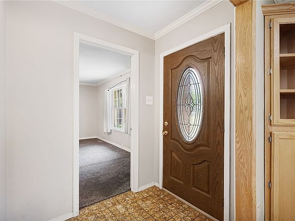 2nd image of 3823 Martin Ln