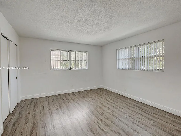 515 SE 9th St #5A — Photo 3
