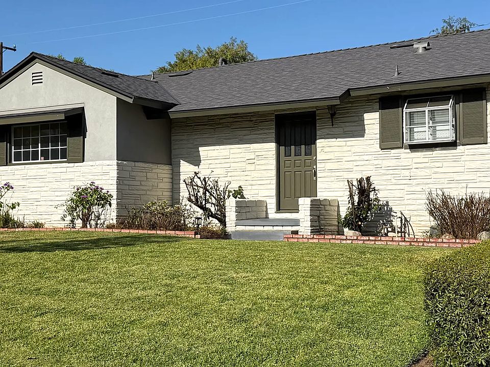 1st image of 226 Poinsettia Ave