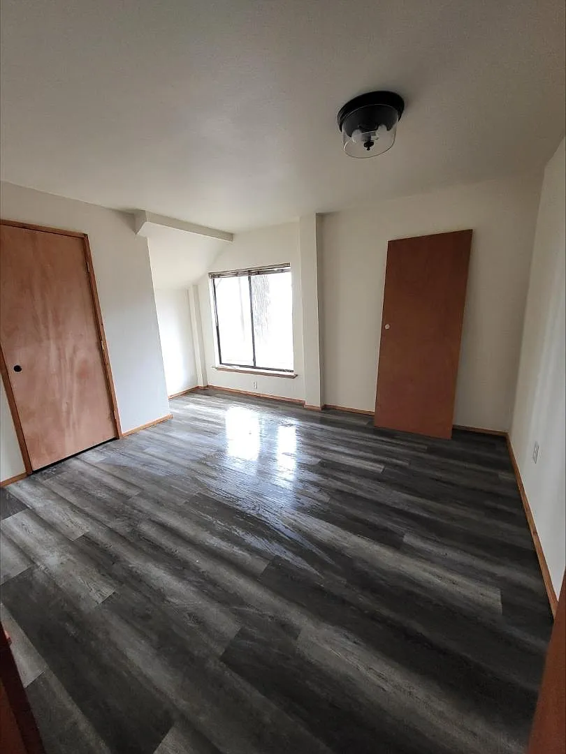 10081 Jacobs Lane — Photo 2
