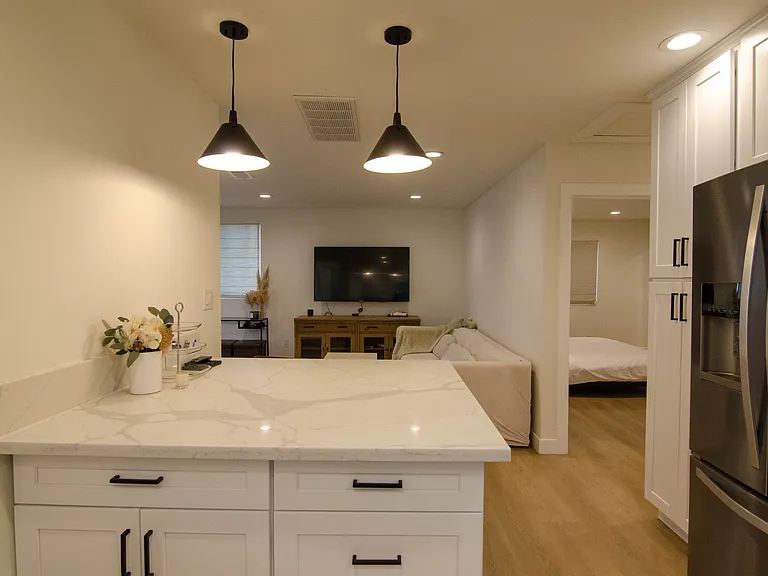 1236 N Evergreen Ave — Photo 9