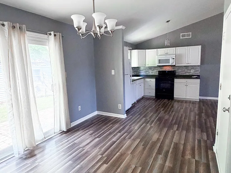 308 Overdale Cir — Photo 8