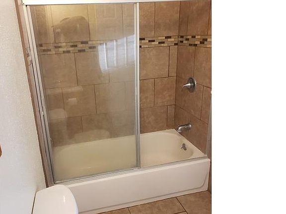 2nd image of 1643 W 69th St #43
