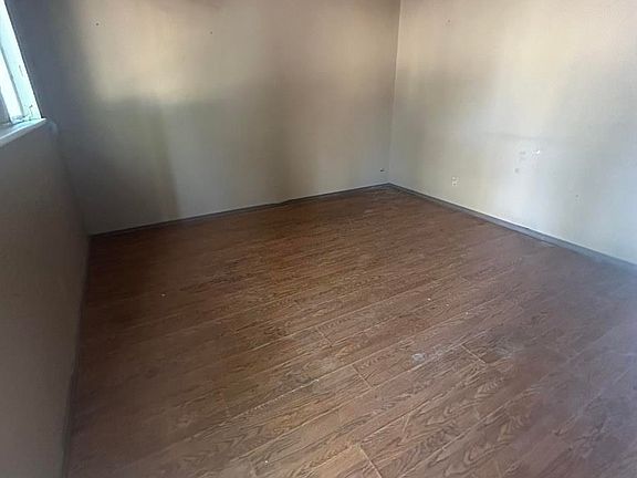4th image of 2901 S Lea Ave