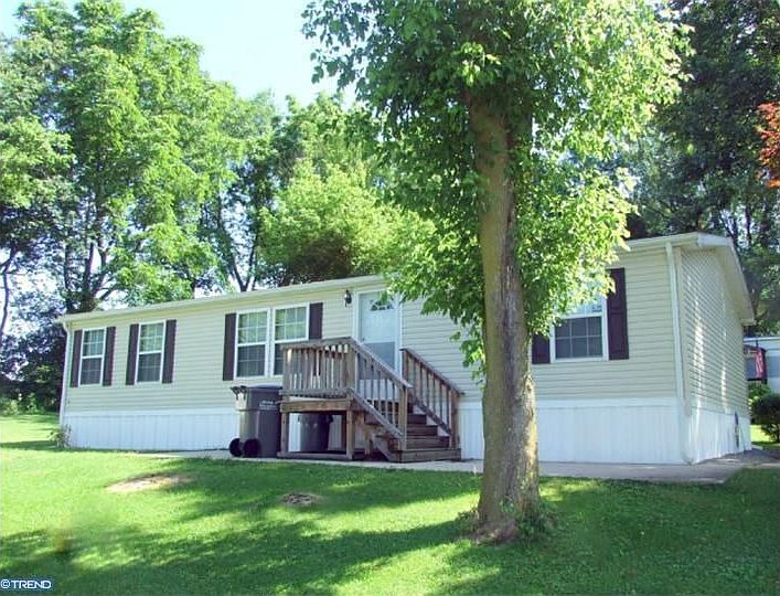 1st image of 8 Circle Dr