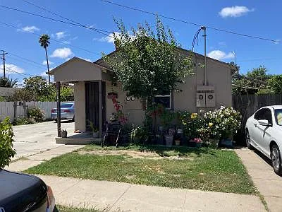 784 Holly St photo 1