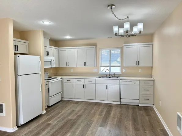 14611 SE Lone Pine Dr, Clackamas, OR 97015