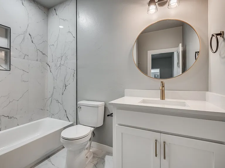 11301 N Blackwelder Ave #B — Photo 5
