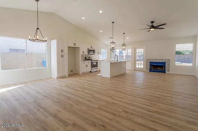 3 bed, 1312 sqft, $3,250 — Photo 2