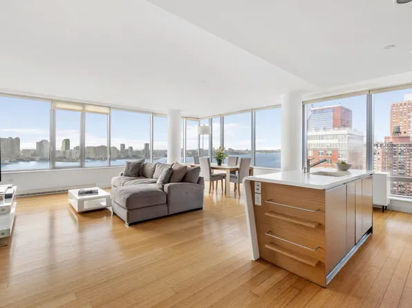 2 River Terrace image 1 of 22