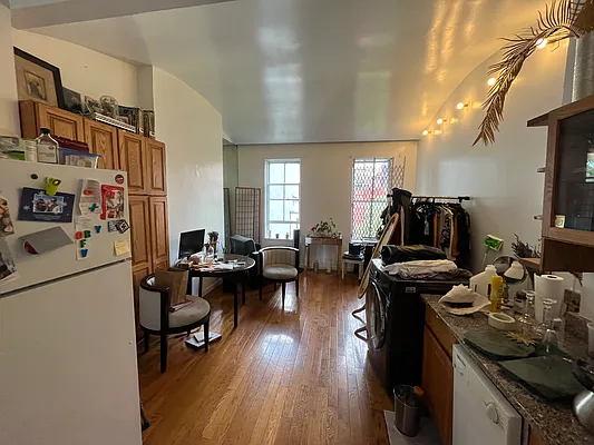 Rented by Green Line Realty | media 2