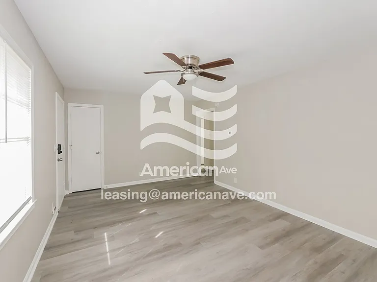 1007338_004_wm_-_living_room_12970249.jpg