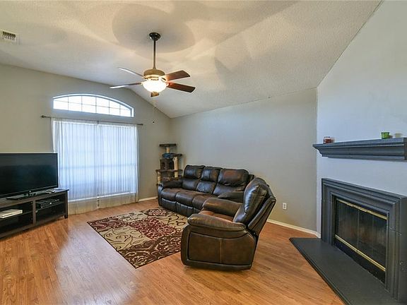 5th image of 1706 Crestmeadow Ln
