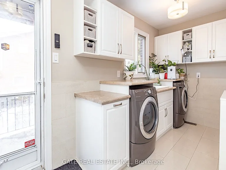 60 Scott St — Photo 2