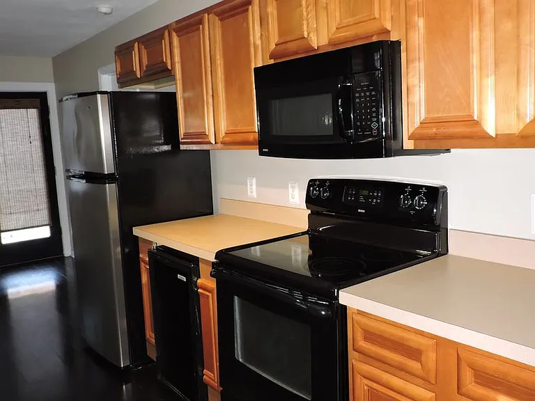 147 Creekview Dr — Photo 4