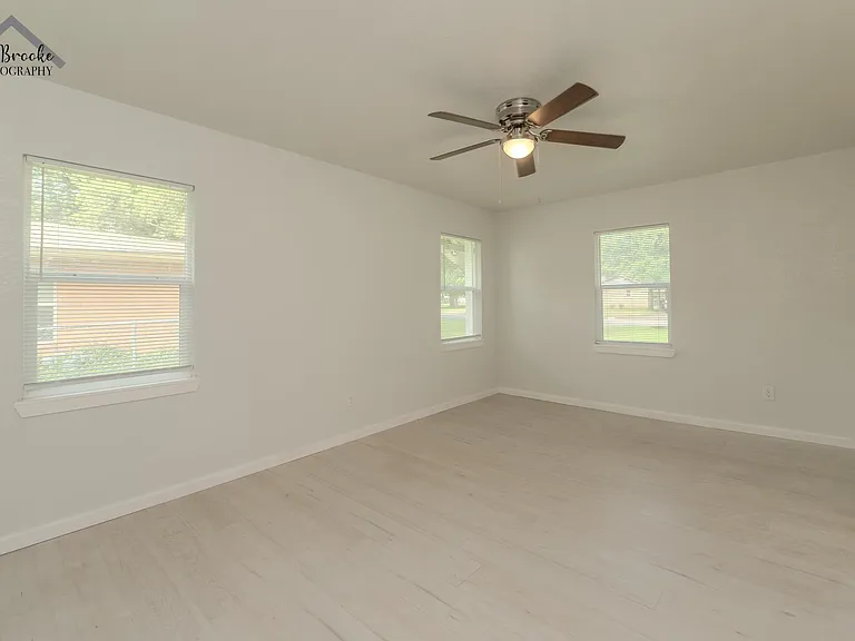 4505 University Ave — Photo 23