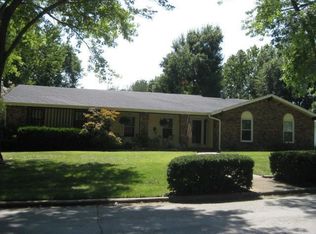 1936 E Swallow St, Springfield, MO 65804